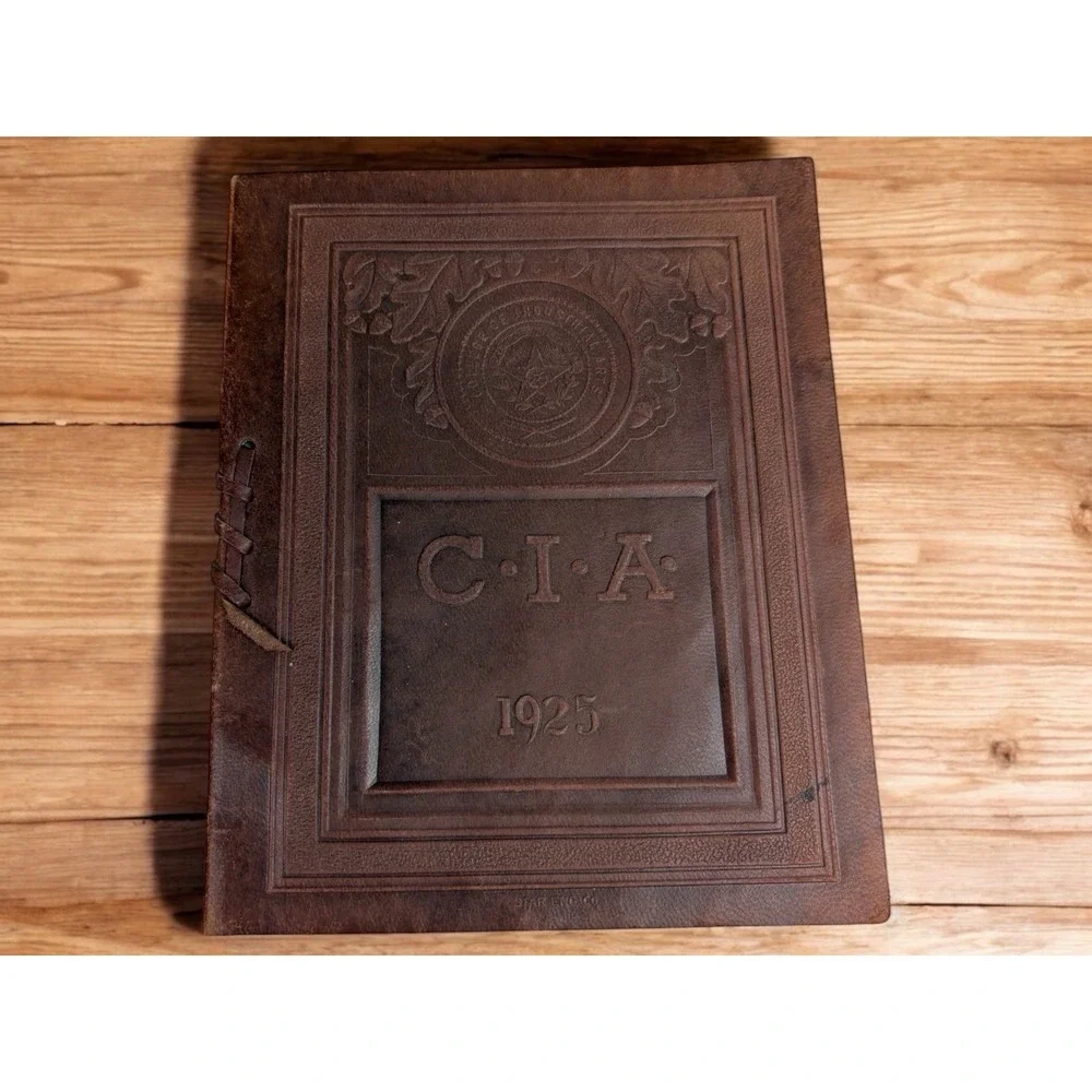 C.I.A. 1925 College Of Industrial Arts Graduation Denton, Texas‎